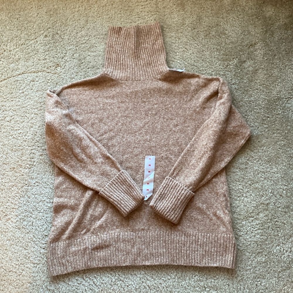 Women’s, size medium, old navy turtleneck, tan NWT